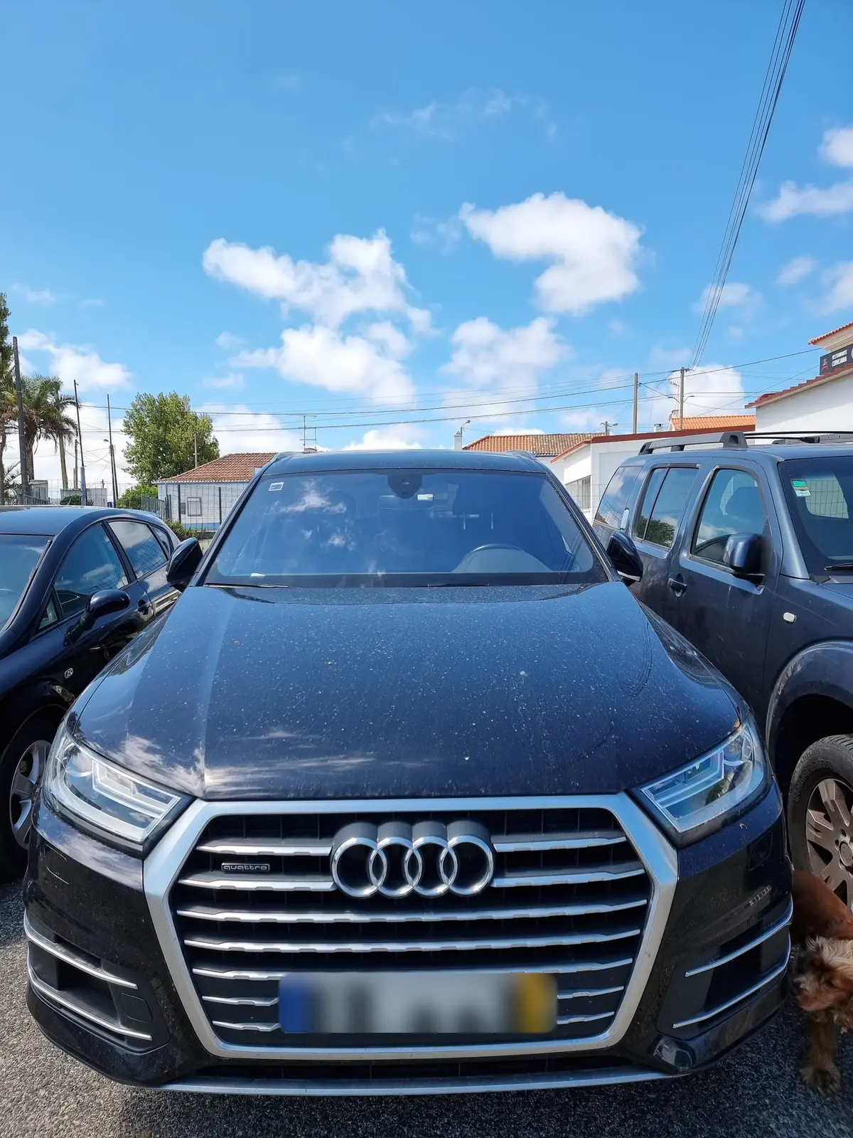 Audi Q7 sur le parking